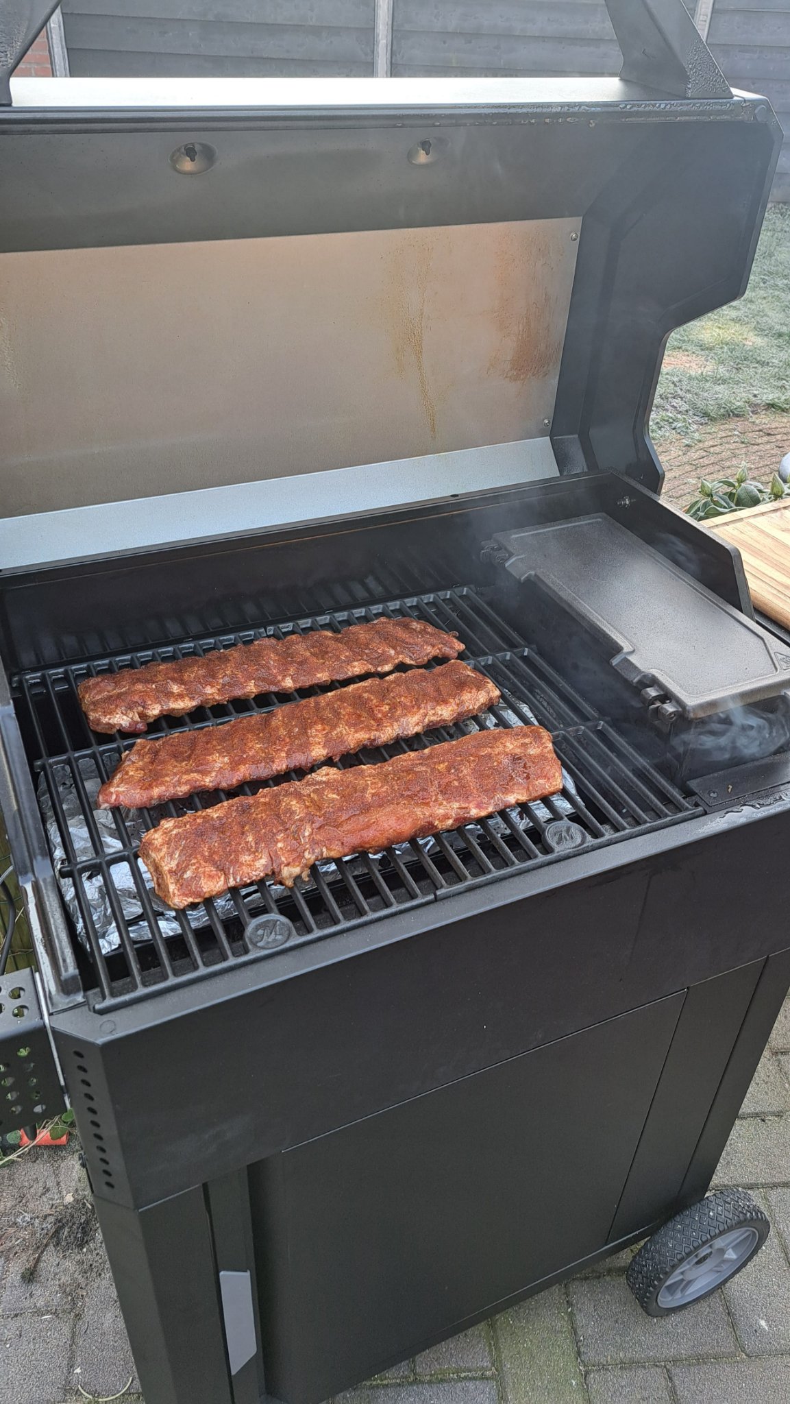 Ribs op de bbq.jpg